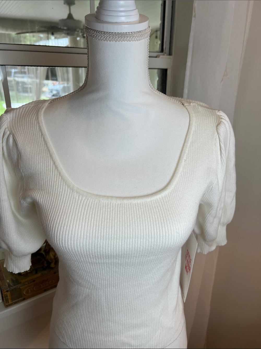 Celebrity Pink Cream Square Neck Puff Sleeve Top size medium. NWT! - Picture 2 of 7